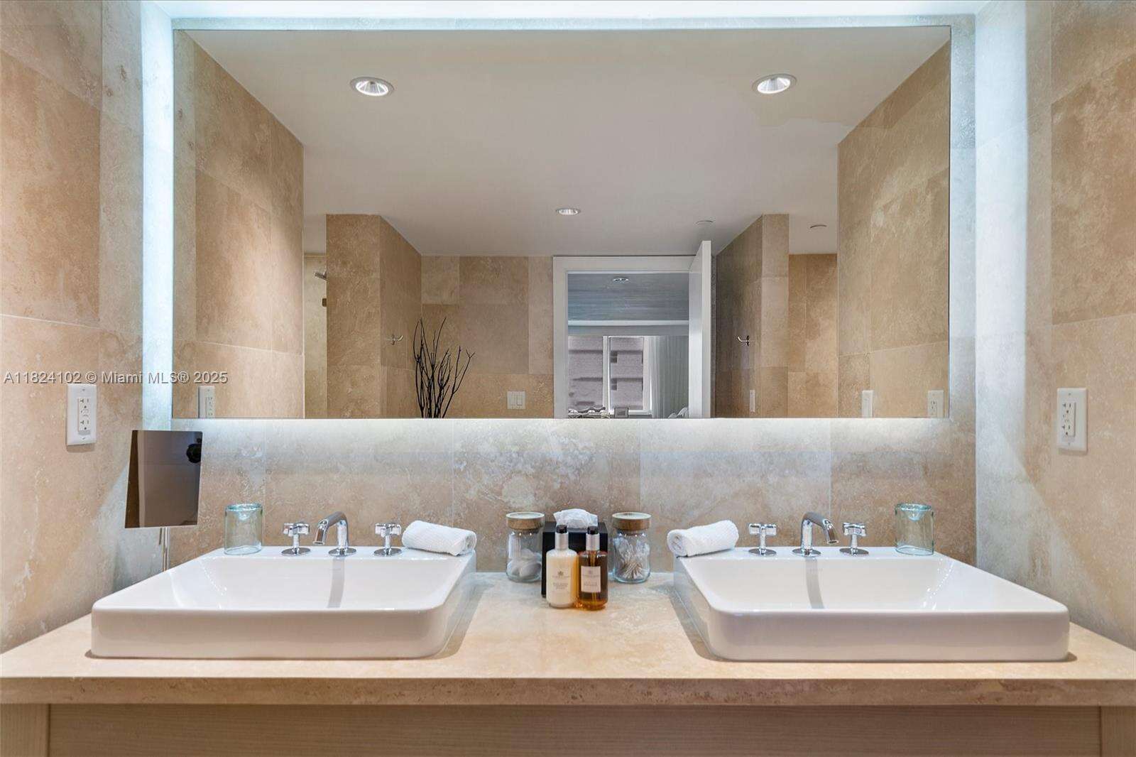 1 Hotel & Homes Unit #1415 | Picture 35