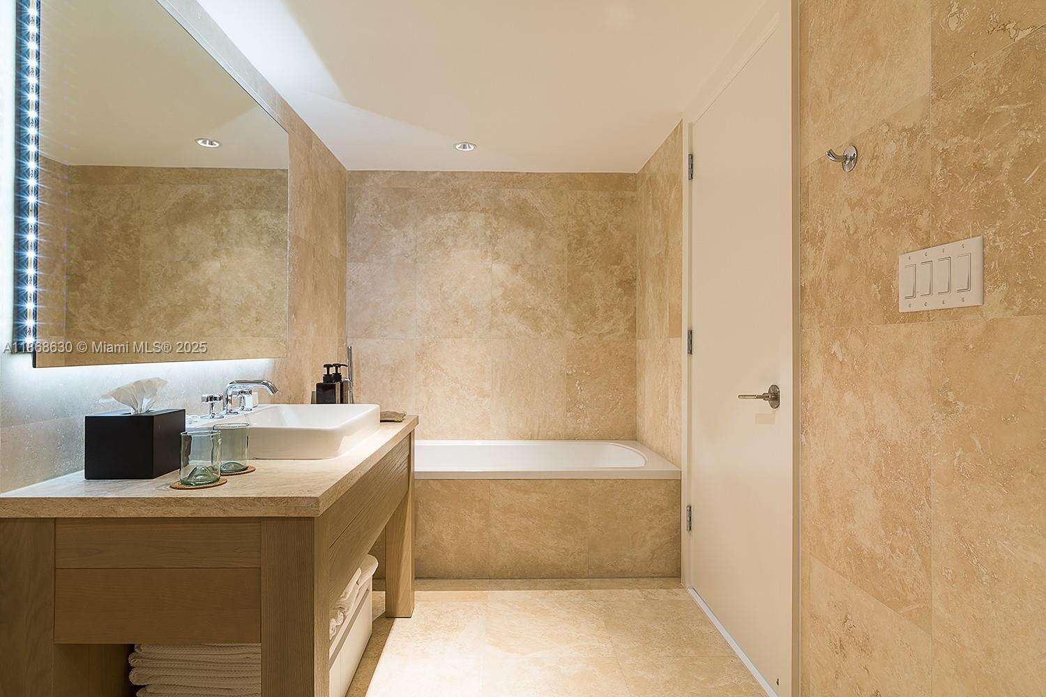 1 Hotel & Homes Unit #1016 | Picture 15