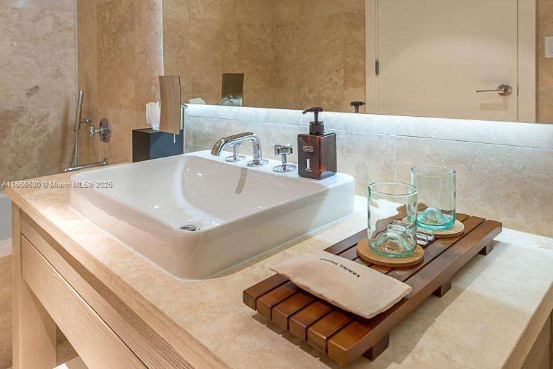 1 Hotel & Homes Unit #1016 | Picture 16