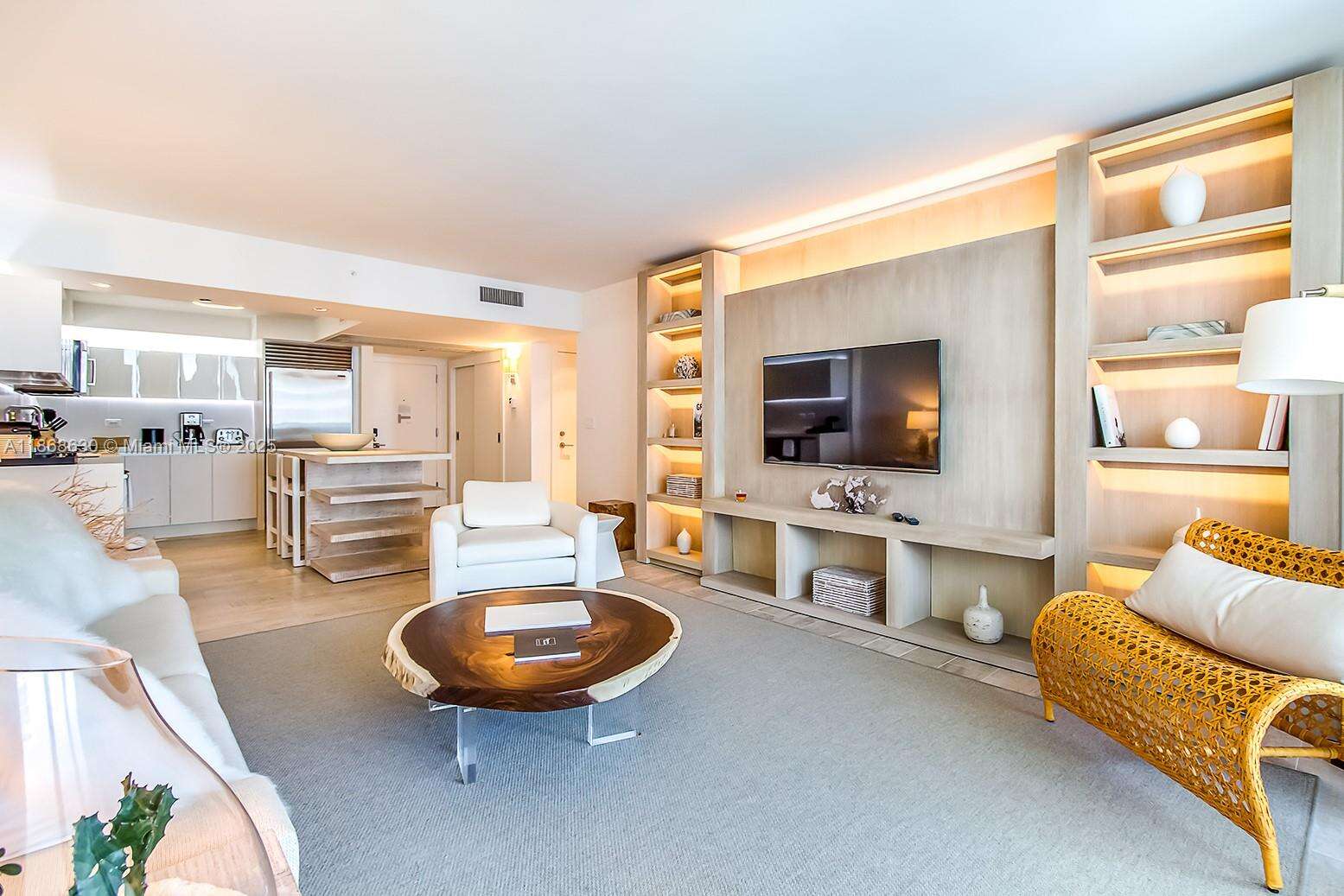 1 Hotel & Homes Unit #1016 | Picture 4