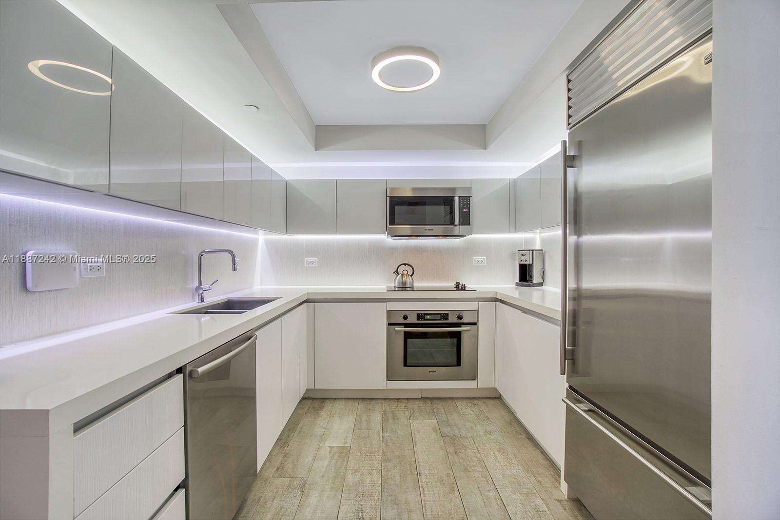 1 Hotel & Homes Unit #945 | Picture 7