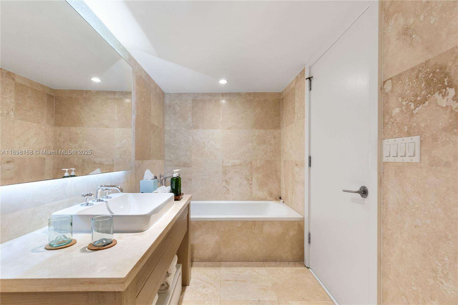 1 Hotel & Homes Unit #1112 | Picture 25