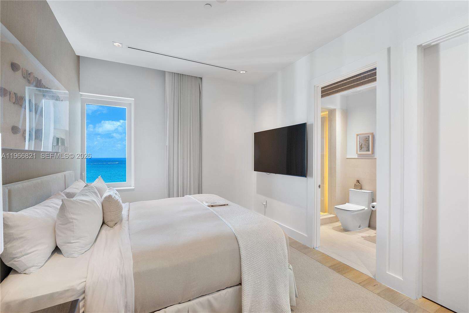 1 Hotel & Homes Unit #PH-1612 | Picture 33