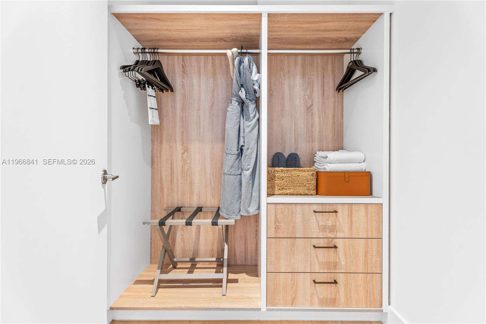 1 Hotel & Homes Unit #PH-1705 | Picture 11