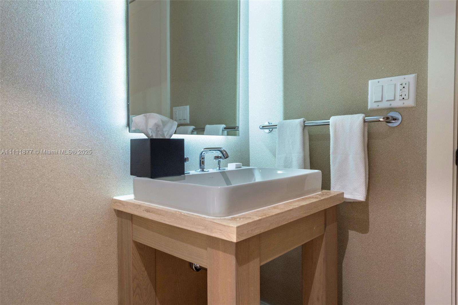 1 Hotel & Homes Unit #915 | Picture 12