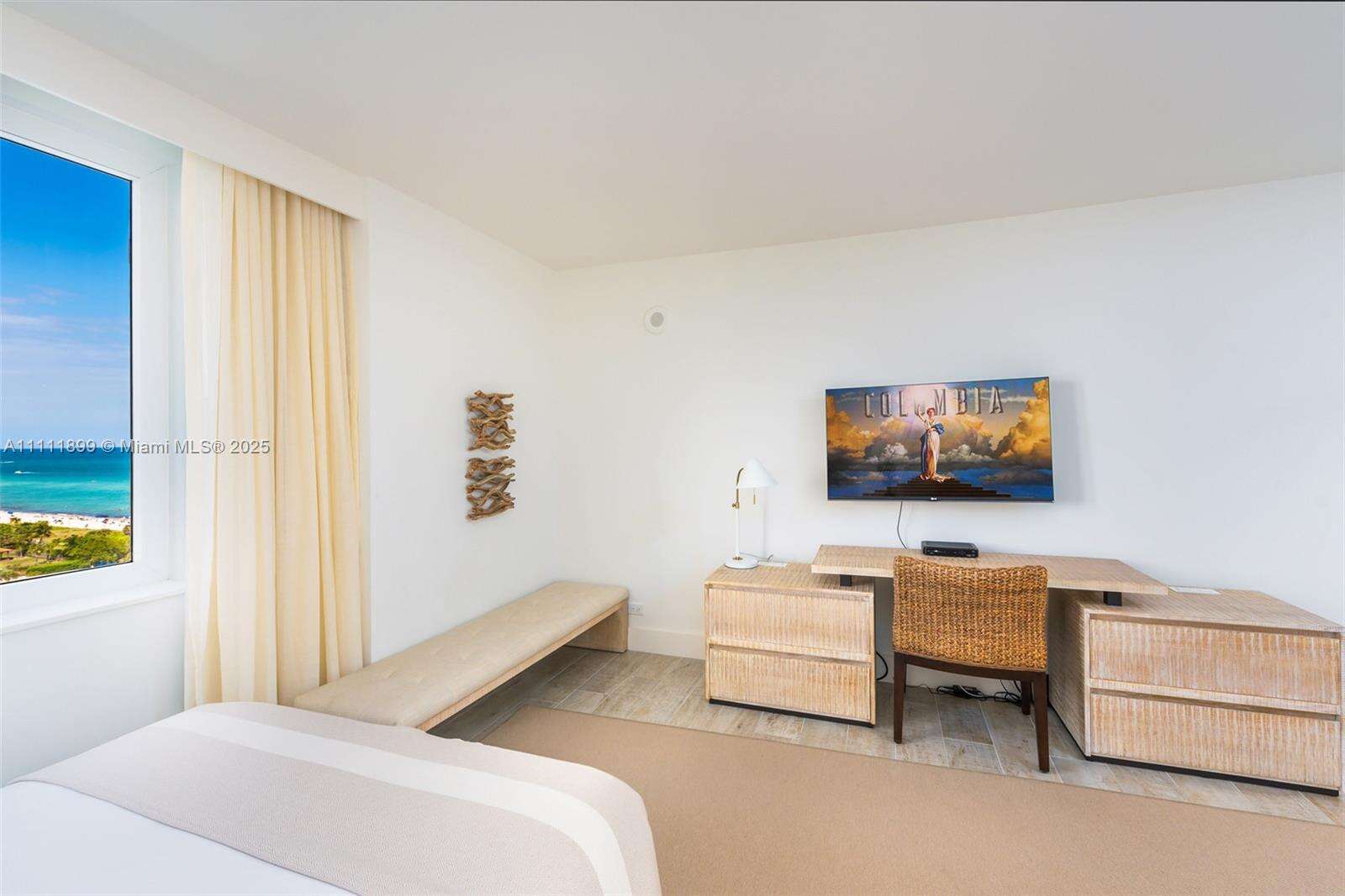 1 Hotel & Homes Unit #1015 | Picture 7