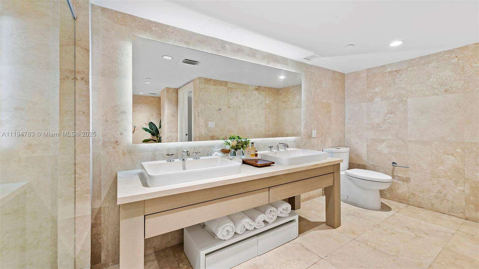 1 Hotel & Homes Unit #945 | Picture 9