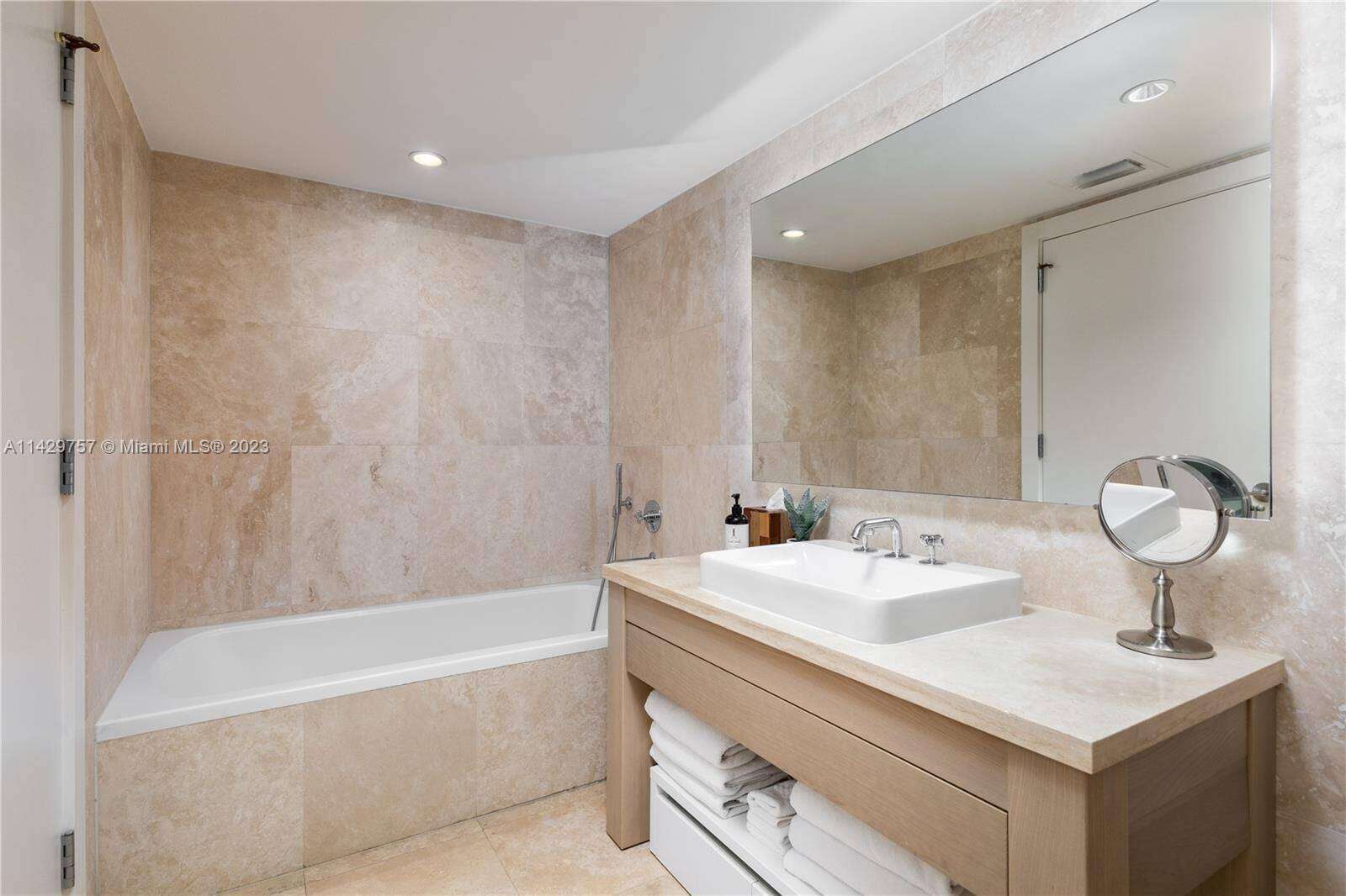 1 Hotel & Homes Unit #1013 | Picture 32