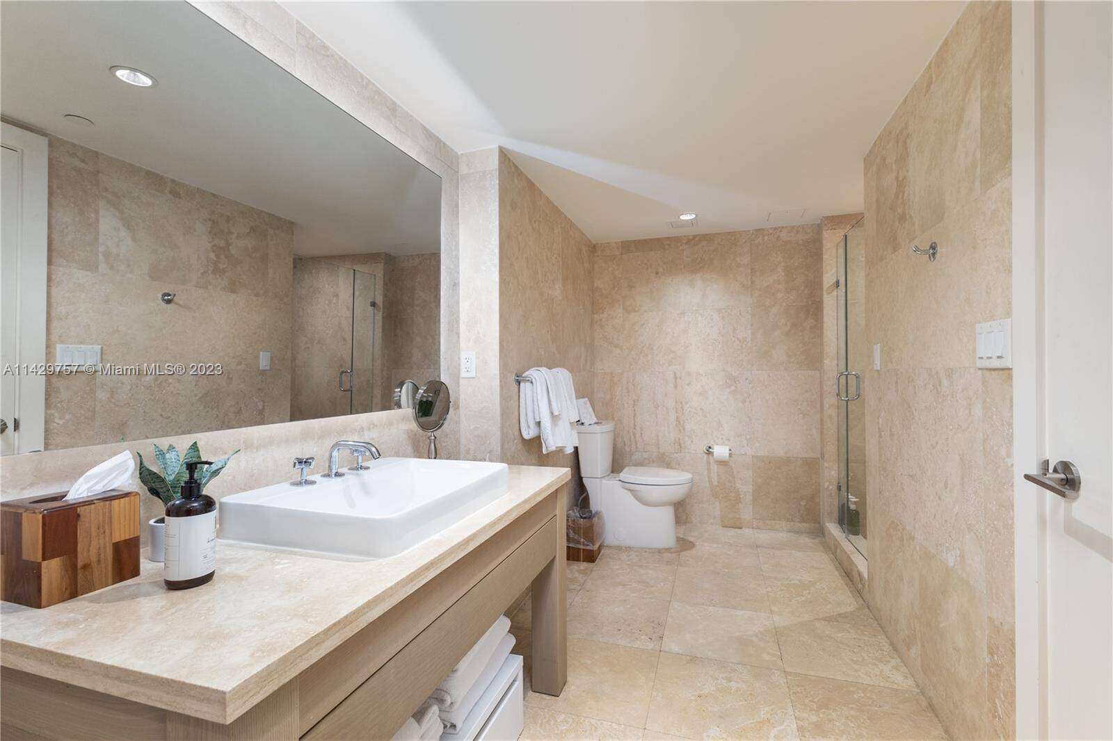 1 Hotel & Homes Unit #1013 | Picture 33