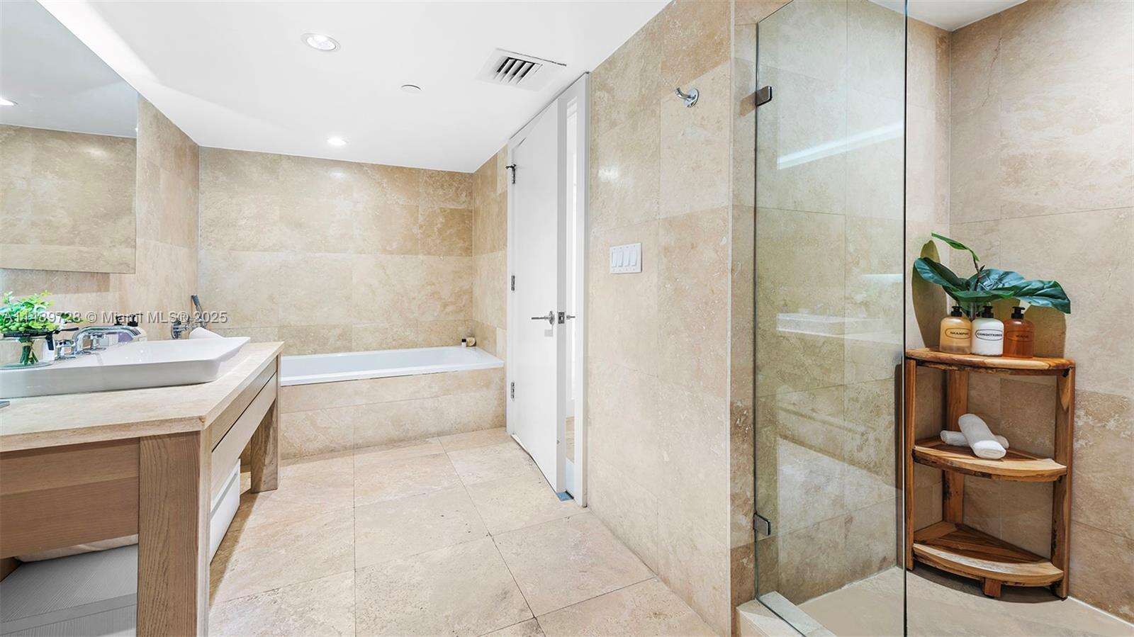 1 Hotel & Homes Unit #1412 | Picture 21