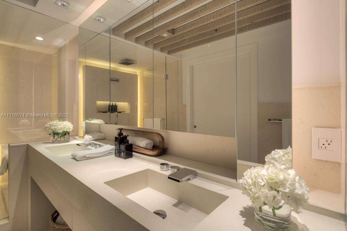 1 Hotel & Homes Unit #PH-1720 | Picture 18