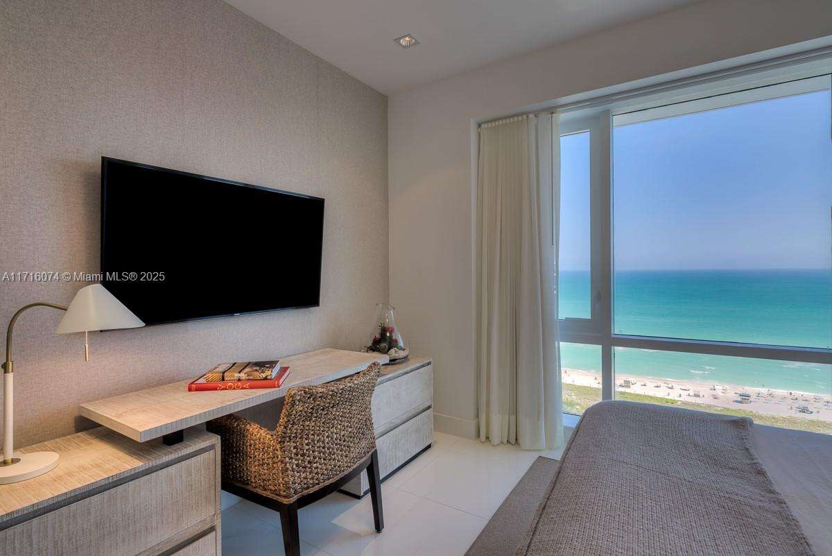 1 Hotel & Homes Unit #PH-1720 | Picture 25