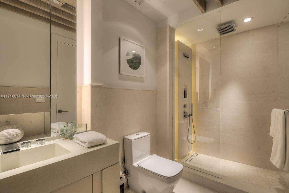 1 Hotel & Homes Unit #PH-1720 | Picture 27