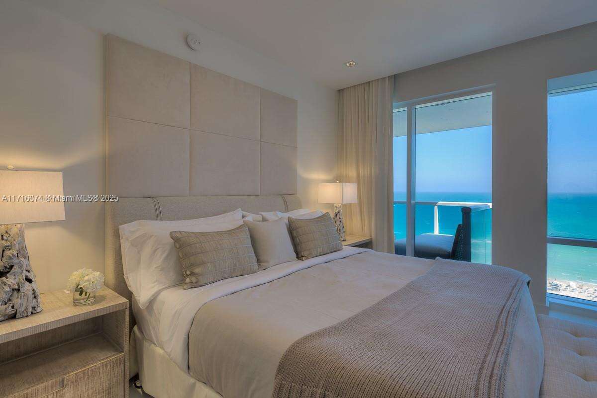 1 Hotel & Homes Unit #PH-1720 | Picture 29