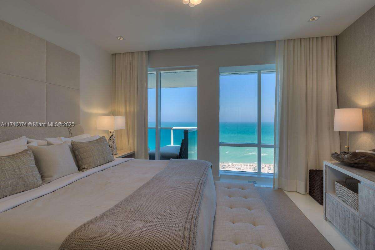 1 Hotel & Homes Unit #PH-1720 | Picture 32