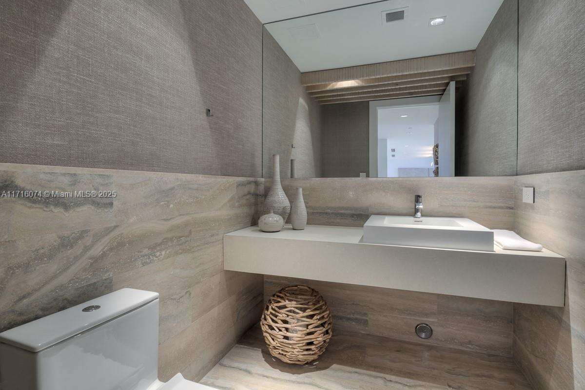 1 Hotel & Homes Unit #PH-1720 | Picture 36