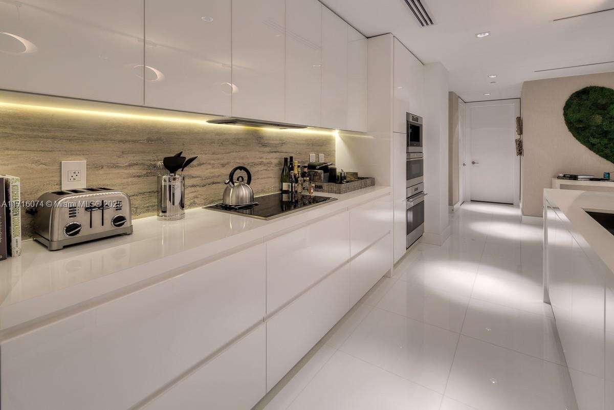 1 Hotel & Homes Unit #PH-1720 | Picture 8