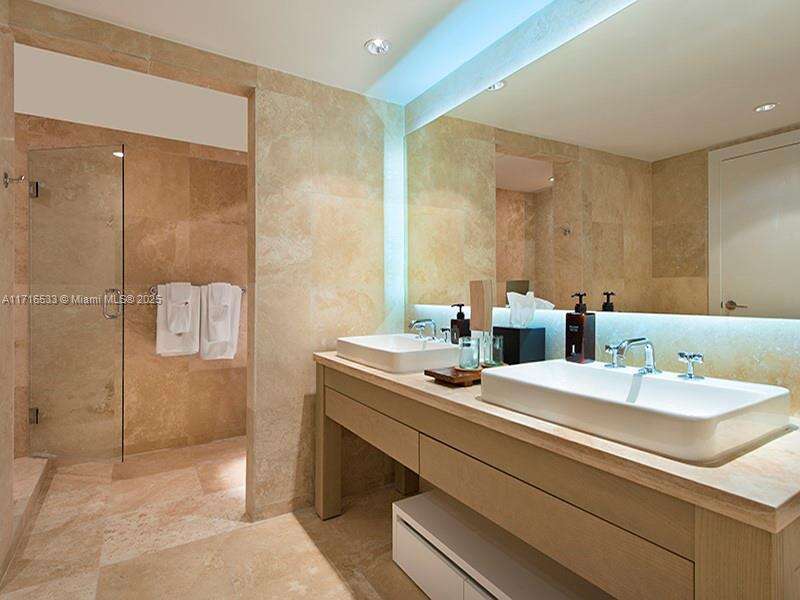 1 Hotel & Homes Unit #1540 | Picture 12