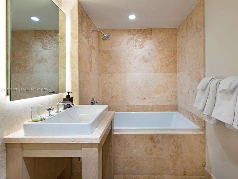 1 Hotel & Homes Unit #1540 | Picture 17