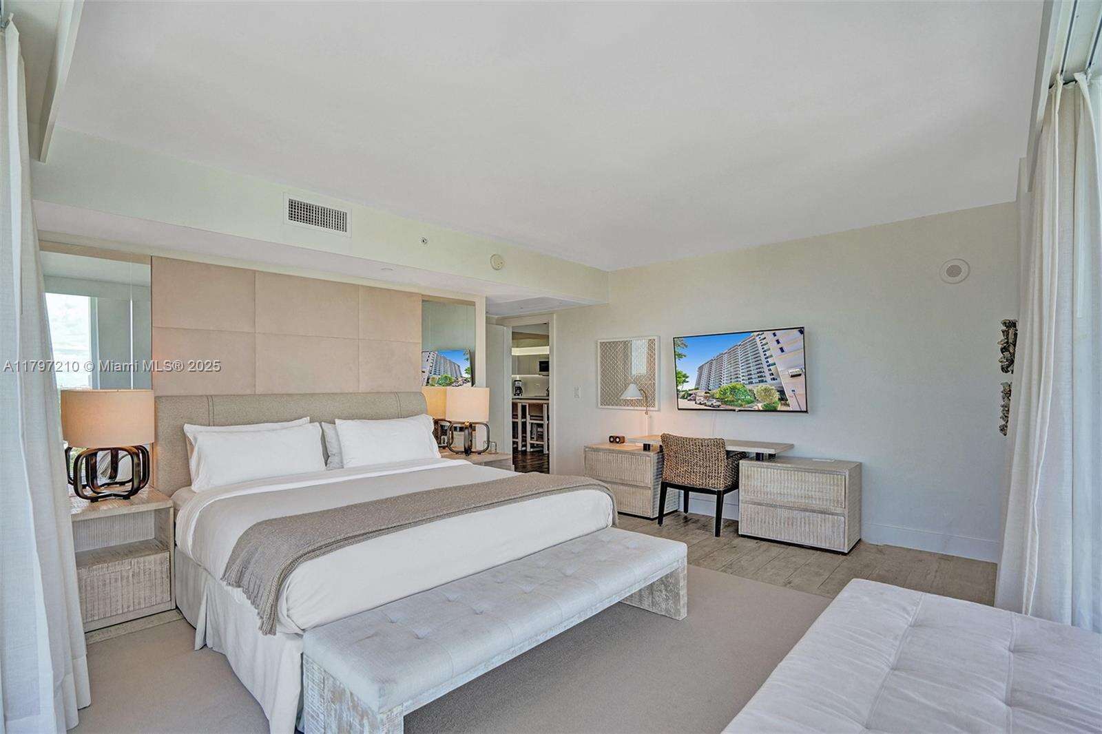 1 Hotel & Homes Unit #1121 | Picture 4