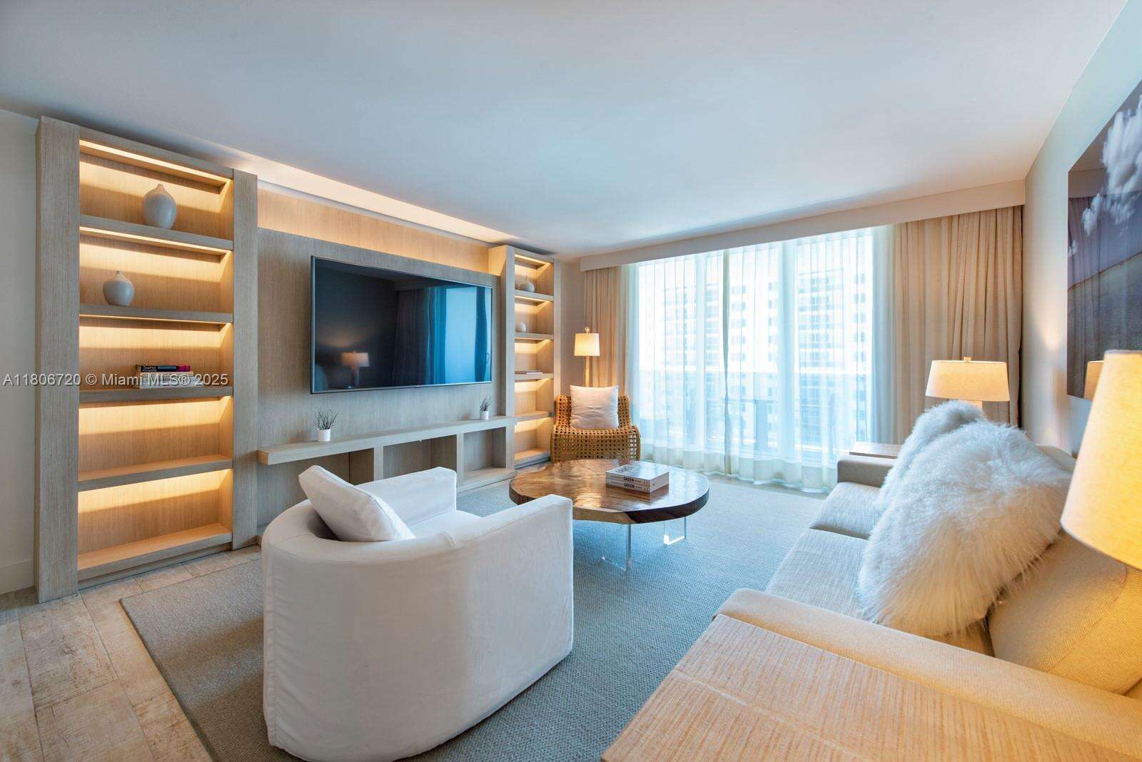 1 Hotel & Homes Unit #1012 | Picture 8