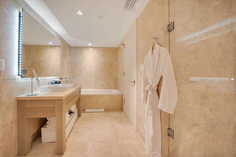 1 Hotel & Homes Unit #1204 | Picture 16