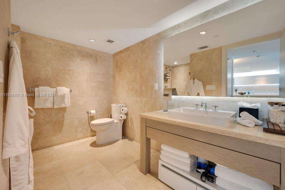 1 Hotel & Homes Unit #1204 | Picture 17